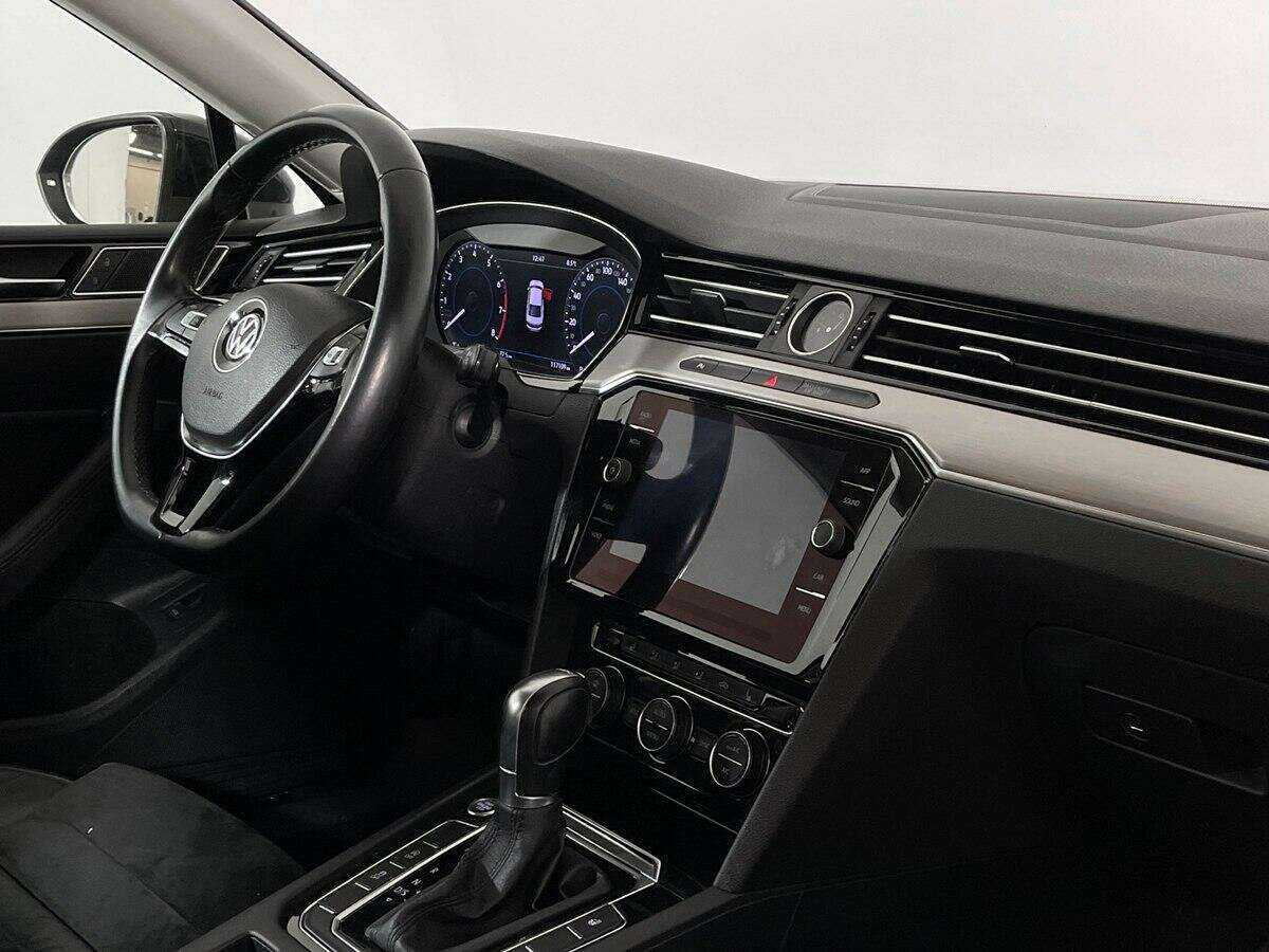 Купить Volkswagen Passat, 2017, 117 369 км, фото №9