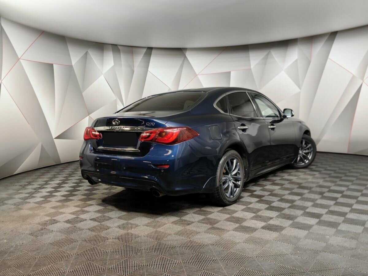 Infiniti Q70