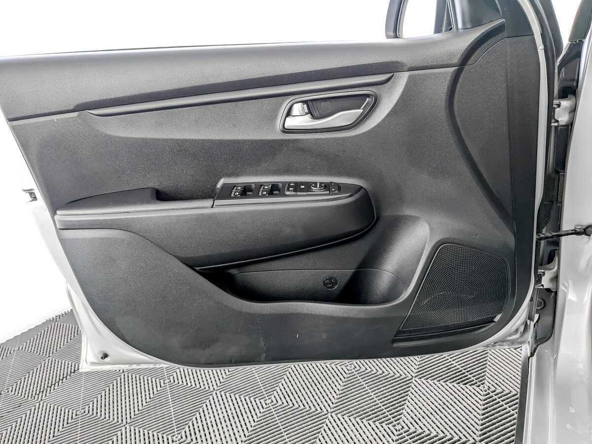 Купить Kia Rio X-Line, 2020, 202 761 км, фото №17