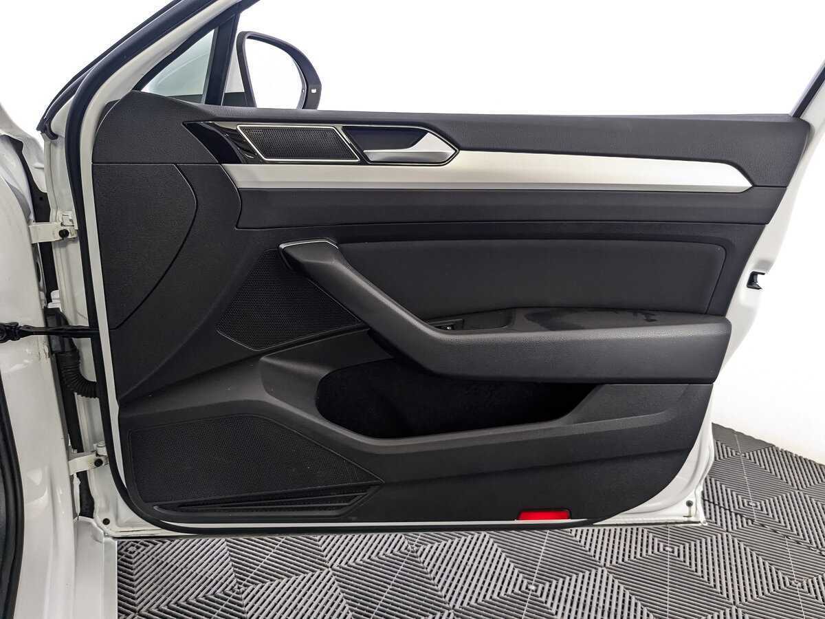 Купить Volkswagen Passat, 2019, 43 971 км, фото №22
