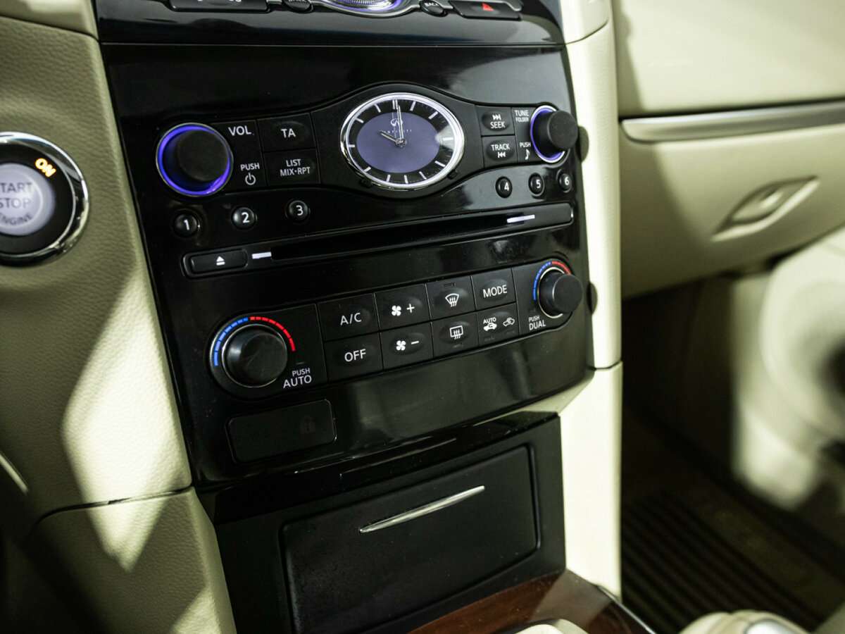 Купить Infiniti FX30d, 2012, 112 179 км, фото №20